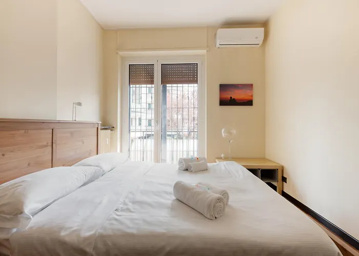 Guesthost - Forlanini - Functional Studio With Balcony!